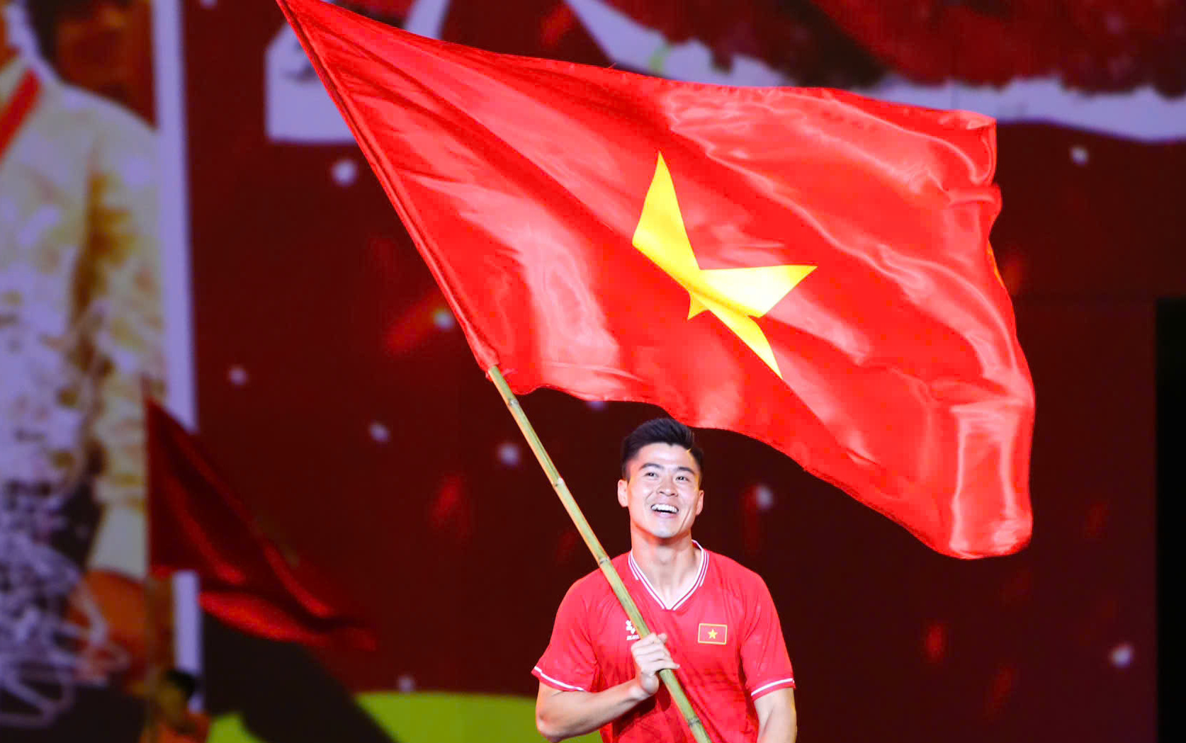 Duy Mạnh tái hiện khoảnh khắc 'Thường Châu tuyết trắng'