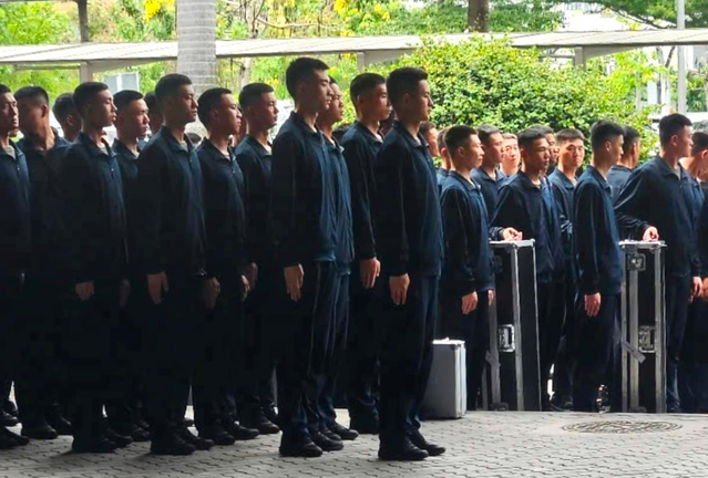 Đoàn quân đội Trung Quốc về nước sau khi tham gia diễu binh 30/4 tại Việt Nam