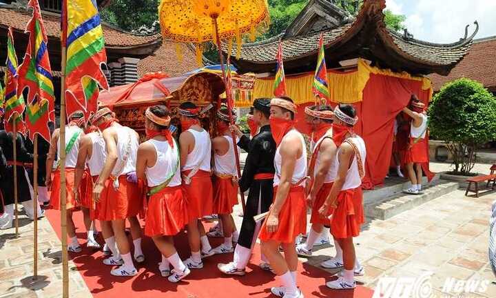 Độc đáo nghi lễ mộc dục tại hội Đình Chèm