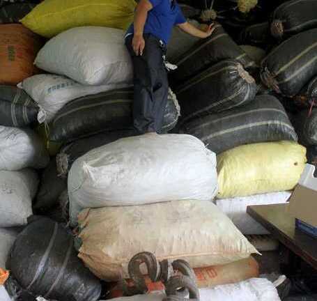 Kinh ngạc kho thuốc khổng lồ của vị 'thần y' chuyên tiêu diệt các khối u lành