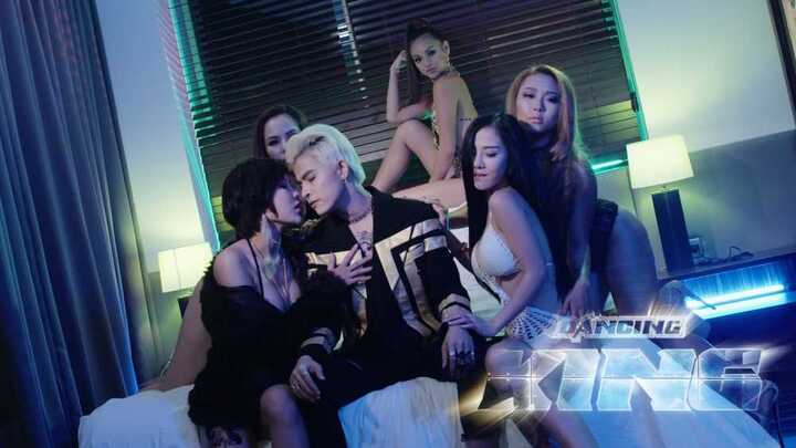 Mặc tin đồn 18+, Dancing King chính thức phát hành