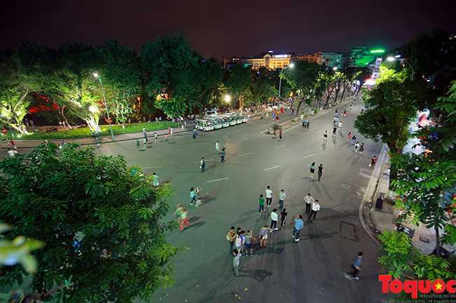 Chủ tịch Hà Nội, Tổng cục trưởng Du lịch kiểm tra phố đi bộ
