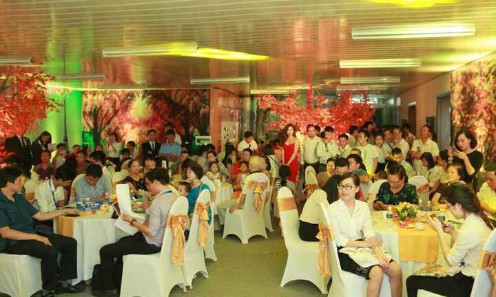 FLC Star Tower 'nhuộm' sắc vàng Mùa thu Châu Âu