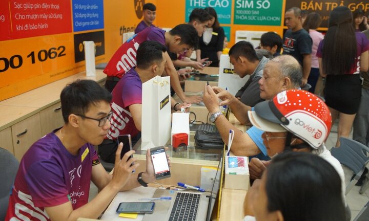 OPPO F9 bán ra gần 24.000 máy trong ngày đầu tiên