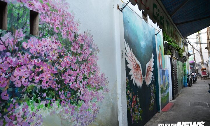 Hẻm bích họa đầu tiên ở Đà Nẵng ‘vắng như chùa Bà Đanh’