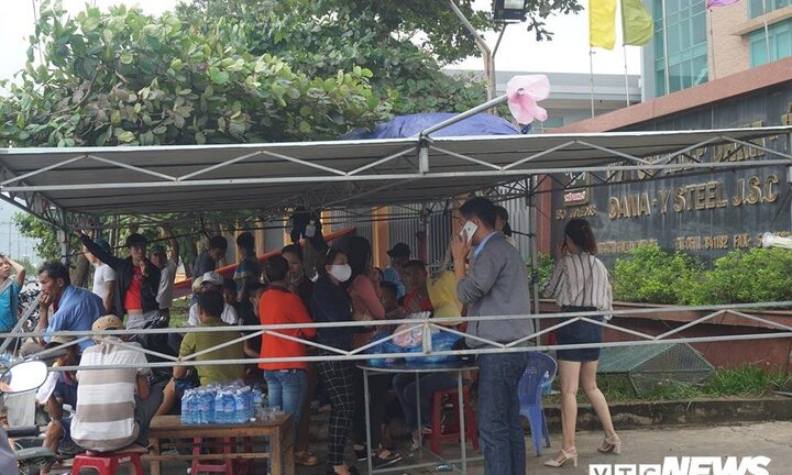 Dân tiếp tục bao vây nhà máy thép ở Đà Nẵng