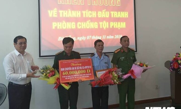 Khen thưởng các đơn vị bắt giữ hơn 10 tấn ngà voi, vảy tê tê ở Đà Nẵng