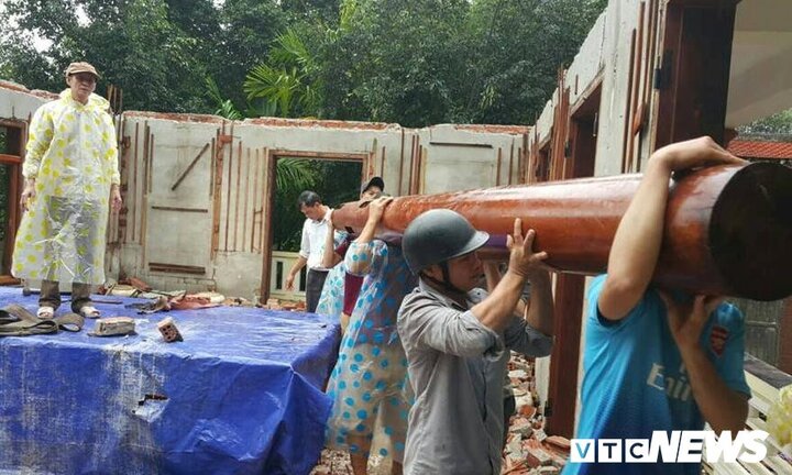 Tháo dỡ hoàn toàn biệt phủ trái phép của đại gia vàng trên rừng Hải Vân