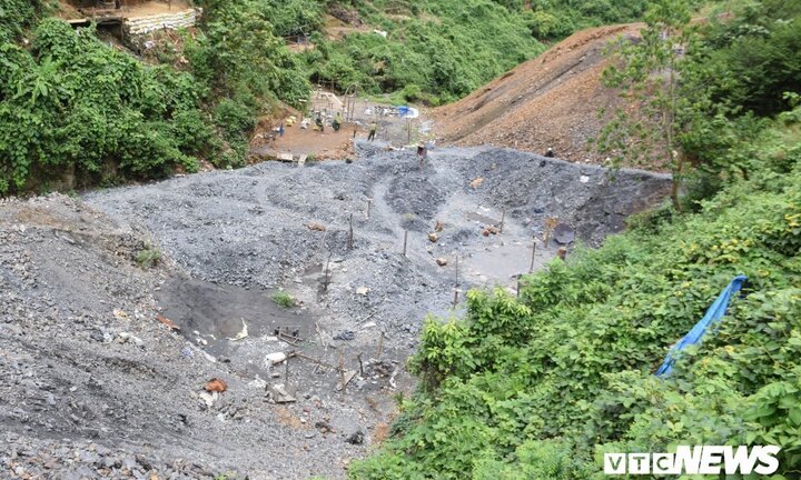 ‘Đột kích’ hàng loạt bãi vàng trái phép ở Quảng Nam, cả trăm phu vàng tháo chạy vào rừng sâu