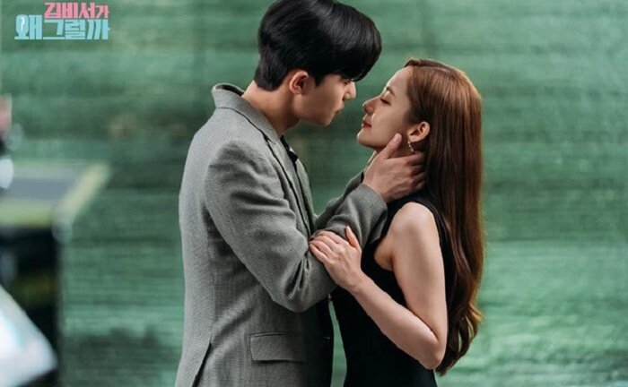 Nữ chính 'Thư ký Kim sao thế?' uống rượu vì áp lực trước nghi vấn hẹn hò bạn diễn