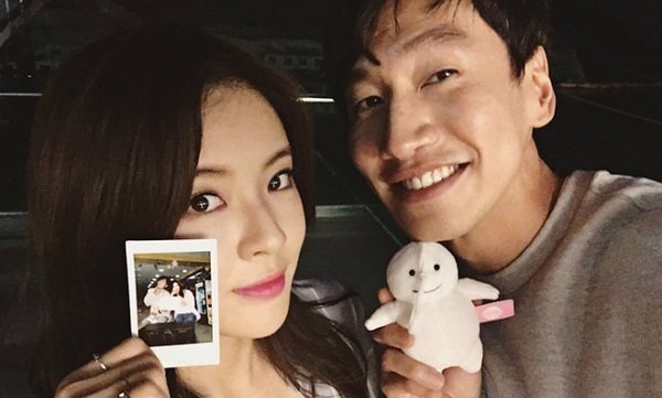 Ngôi sao 'Running Man' Lee Kwang Soo áp lực khi công khai chuyện yêu