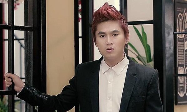 'Ca sĩ hội chợ' Du Thiên bị vây đánh tới tấp khi đi diễn ở Vĩnh Phúc