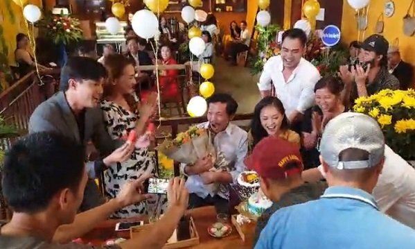 NSƯT Trung Anh xúc động khi đón sinh nhật với đoàn phim 'Về nhà đi con'