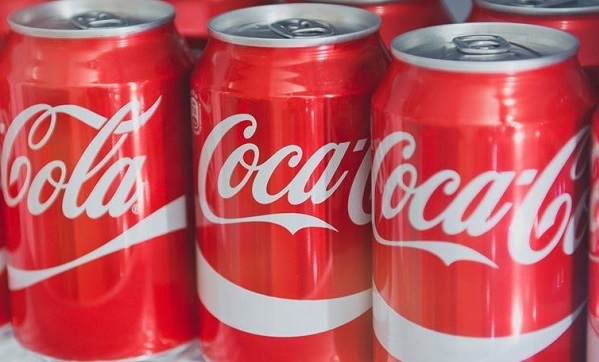 Nước ngọt thay nước lọc và những quảng cáo gây tranh cãi của Coca-Cola