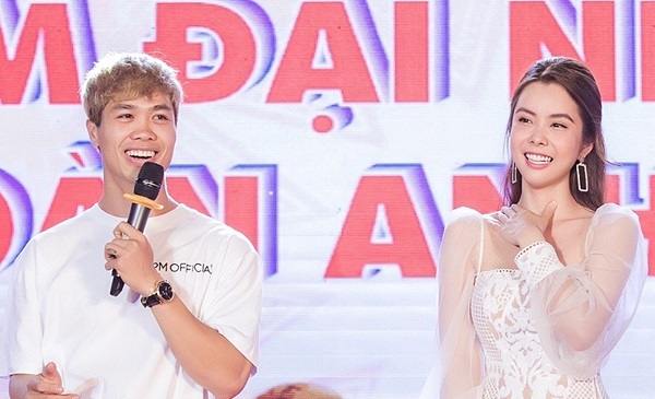 Hoa hậu Huỳnh Vy cùng Công Phượng hào hứng giao lưu với sinh viên