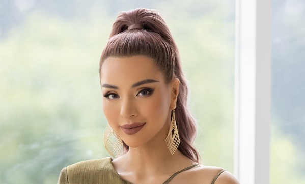 Siêu mẫu Khả Trang khoe dáng quyến rũ khi ngồi ghế nóng cuộc thi sắc đẹp