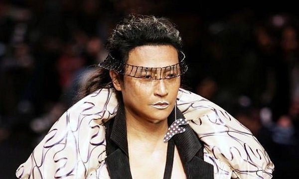 Cha mẹ của 'Nhĩ Thái' Trần Chí Bằng không chấp nhận việc con trai mặc như phụ nữ