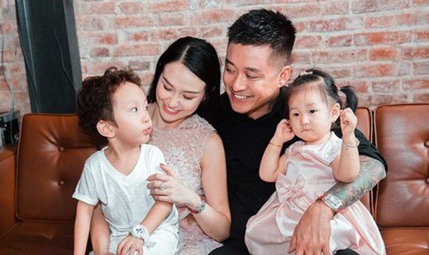 Vợ chồng Tuấn Hưng hạnh phúc đón con thứ 3