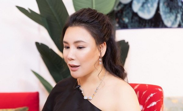 Hồ Quỳnh Hương: 'Tôi chảnh, rất lụy tình và tiêu tiền không cần đếm!'