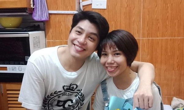 Noo Phước Thịnh gây xúc động khi đến nhà thăm fan bị ung thư giai đoạn cuối