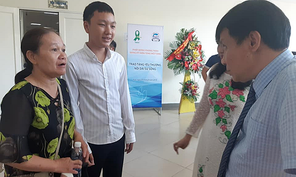 Bà mẹ hiến tạng để tạ ơn đời, sau khi con trai được ghép tim