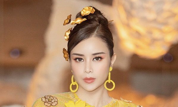 Hoa hậu Sella Trương hóa tiểu thư đài các trong tà áo dài lạ mắt