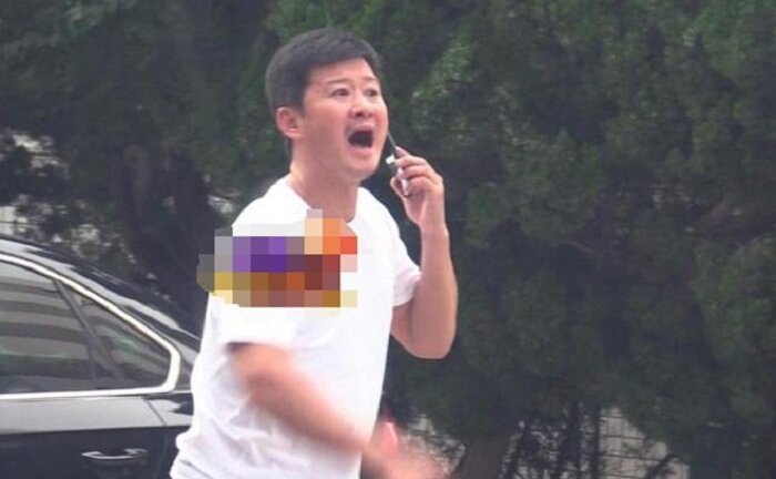 Sao võ thuật Ngô Kinh thân hình phát tướng, lớn tiếng quát tài xế giữa phố