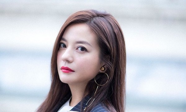 Bị đồn bí mật sinh con trai vài năm trước, Triệu Vy phản ứng gay gắt