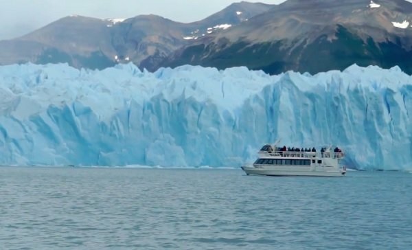 Bí ẩn trên dòng sông băng đẹp nhất thế giới