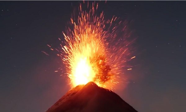 Điều gì xảy ra nếu vứt rác vào núi lửa?