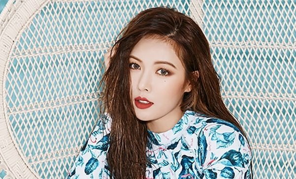 Bị chỉ trích vì hành động cố tình vén váy khoe nội y, HyunA lên tiếng