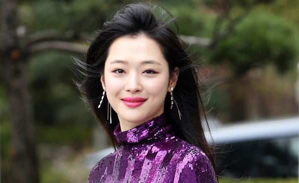 Khán giả quốc tế bàng hoàng trước tin Sulli qua đời ở tuổi 25