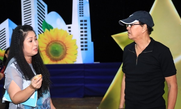 NSND Hồng Vân gặp khó khăn khi hát cải lương