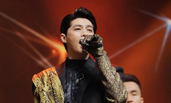 Noo Phước Thịnh trình diễn hit mới, được cổ vũ nồng nhiệt không kém nghệ sĩ Hàn