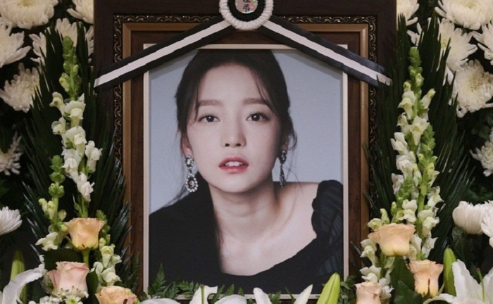 Giảng viên đại học bị chỉ trích khi nói Goo Hara yếu đuối