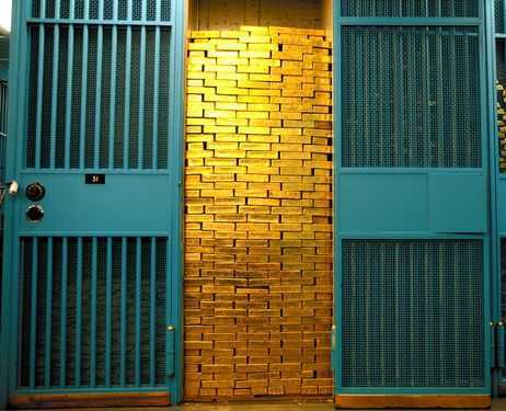 Kho vàng ngàn tấn bí ẩn sau cánh cửa sắt