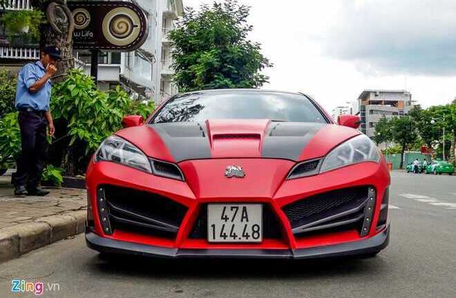 Hyundai Genesis độ phong cách quái nhân Deadpool ở Sài Gòn