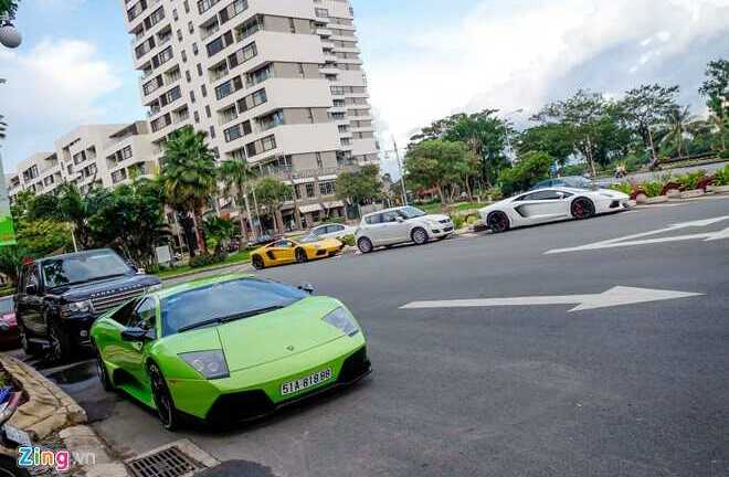 Đại gia Sài Gòn mang siêu xe ra phơi