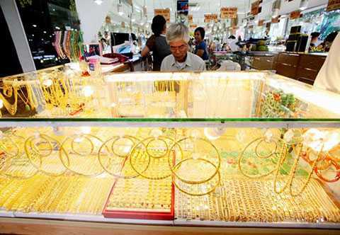 Giá vàng hôm nay 20/8 lao dốc chóng mặt