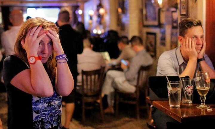 Thế giới hoảng loạn vì Anh chọn rời EU: Làm thế nào bảo vệ túi tiền?