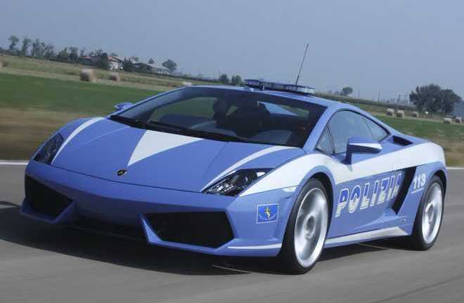Ngắm dàn siêu xe của cảnh sát Italia