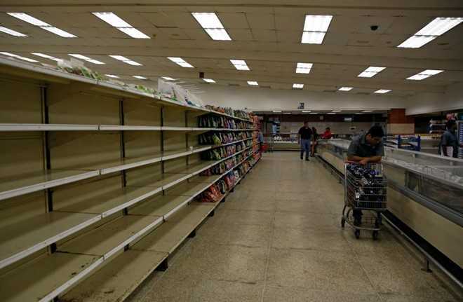 Giấy vệ sinh tại siêu thị Venezuela tăng lên... 30 USD một cuộn