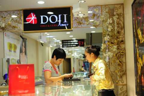 Nhà đầu tư tháo chạy, giá vàng hôm nay 15/7 lại rơi