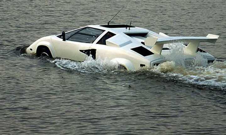 Siêu xe Lamborghini 'biết bơi' giá chỉ 560 triệu