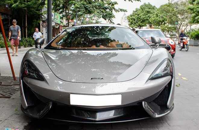 Siêu xe 'giá rẻ' McLaren 570S của Cường Đô La lần đầu dạo phố Sài Gòn