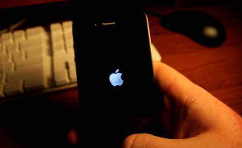 Tin sốc: iPhone dính phần mềm gián điệp