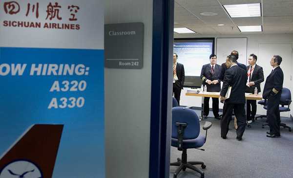 Khan hiếm trầm trọng, phi công được chi lương 7 tỷ đồng/năm