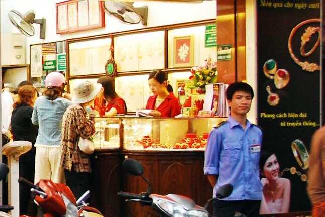 Giá vàng hôm nay 4/9 bất ngờ tăng vọt