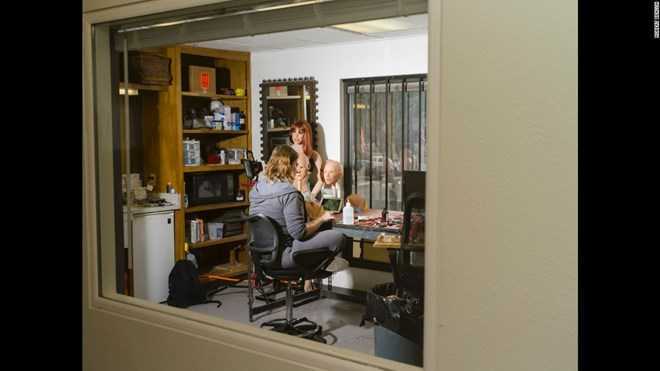 'Đột nhập' nhà máy sản xuất búp bê tình dục ở Mỹ