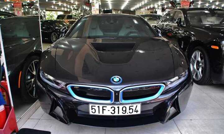 Minh Nhựa 'tẩu tán' BMW i8 để đón siêu xe 78 tỷ đồng